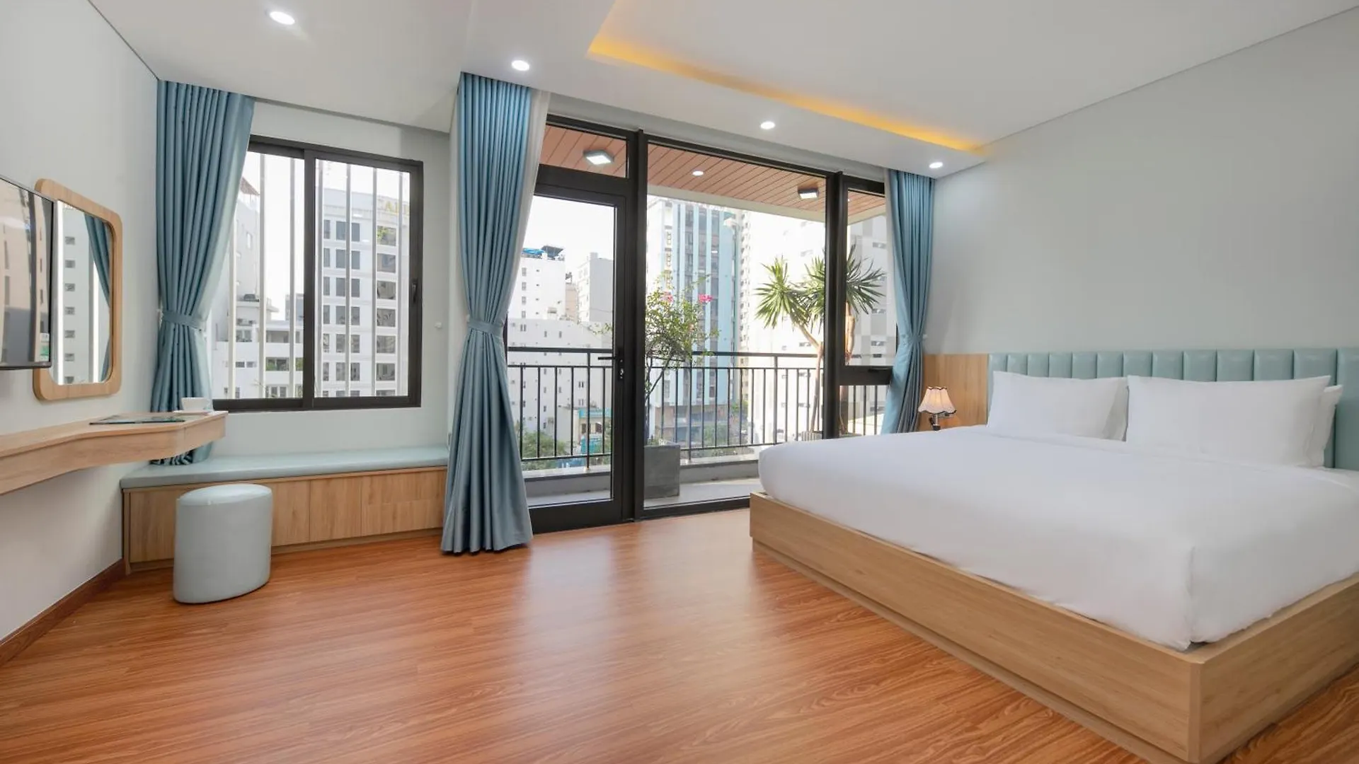 Hummer Hotel & Apartment Da Nang Beach