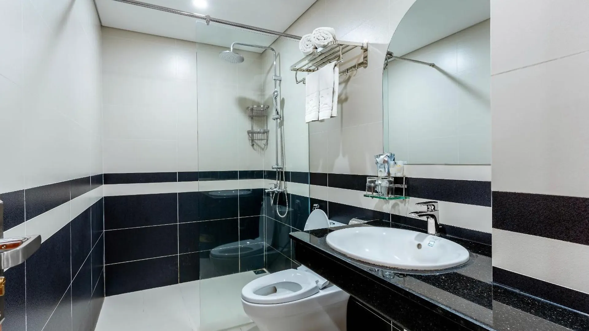 Hummer Hotel & Apartment Da Nang Beach Vietnam
