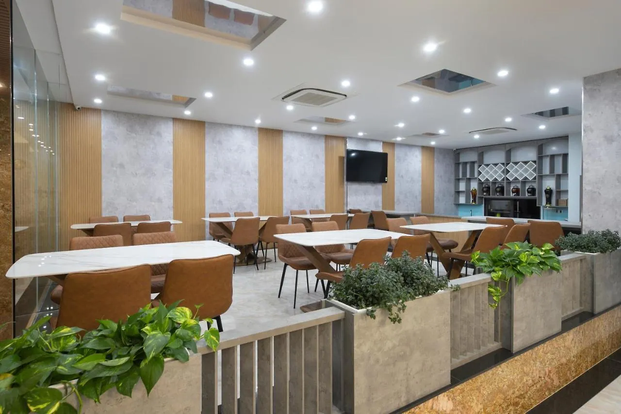 Hummer Hotel & Apartment Da Nang Beach 3*,  Vietnam