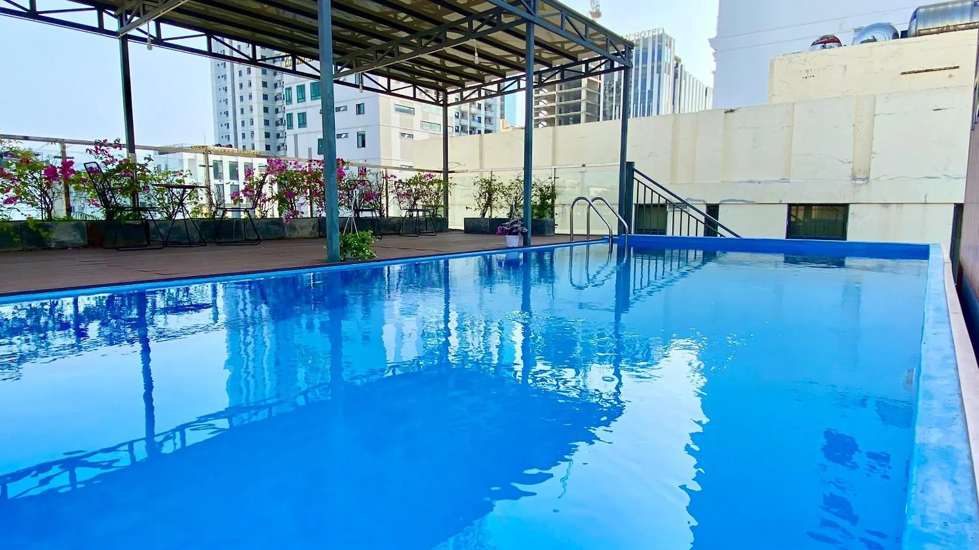 Hummer Hotel & Apartment Da Nang Beach Vietnam
