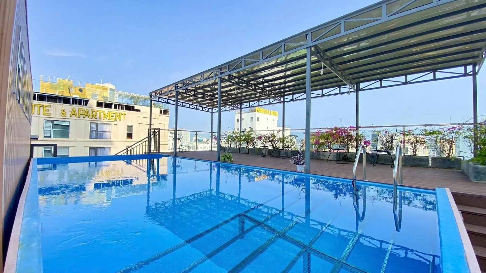 Hummer Hotel & Apartment Da Nang Beach